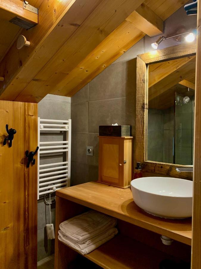 Appartement Avec Jacuzzi Dans Chalet Prive, Grande Terrasse, Parking Gratuit Les Houches Exterior photo